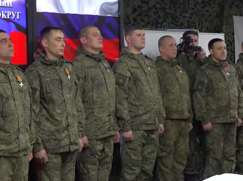 ندوة شعرية تنتقد غزو أوكرانيا تقود 3 شبان روس إلى المحكمة