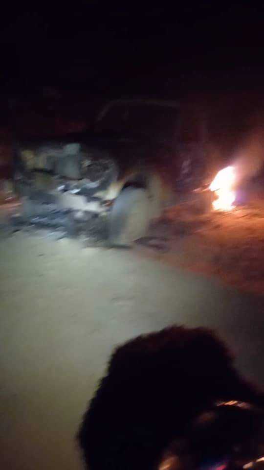 مسلحون يحرقون سيارة مواطن في منطقة السحول شمالي مدينة إب