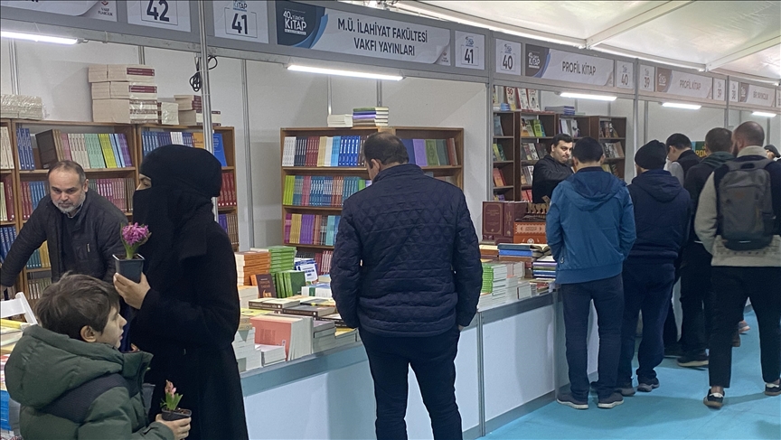 تضمن شراء كتب لصالح منكوبي الزلزال.. مؤلفات تركية وعربية بمعرض كتاب رمضاني بإسطنبول