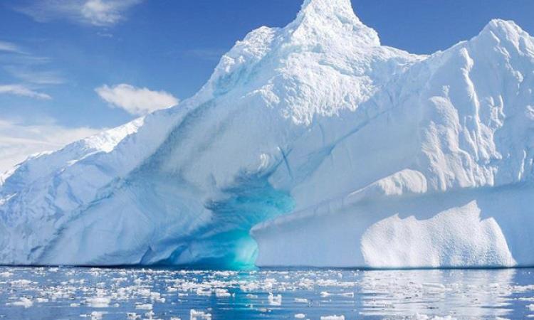 تحذير من الانهيار.. صفيحة جليدية في جرينلاند سترفع مستوى سطح البحر 7 أمتار
