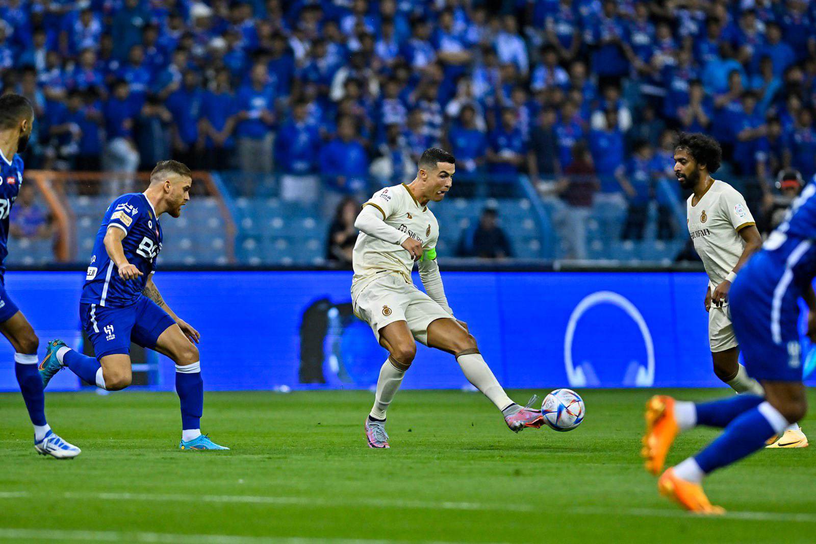 الهلال يحسم ديربي الرياض