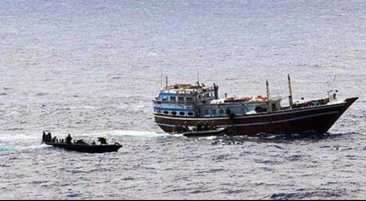 السلطات الإيرانية تواصل للشهر الثامن احتجازها 21 بحارًا يمنيًا منذ اختطافهم من سفينة تجارية في المياه الإقليمية العمانية