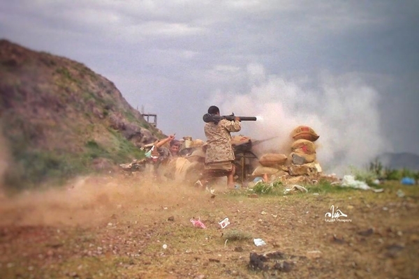 قتلى وجرحى من ميليشيا الحوثي في مواجهات مع قوات الجيش بجبهات تعز 