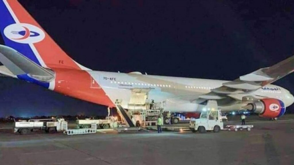 وزارة الخارجية تعلن عن تسيير رحلتين جويتين لنقل الرعايا اليمنيين الواصلين لجدة من بورتسودان