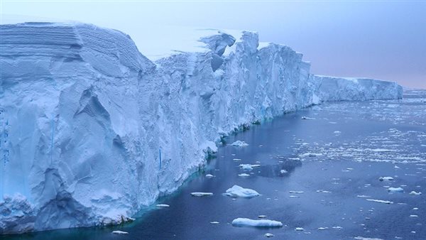 ناسا ترصد إعصارًا حلزونيًا في القطب الشمالي لعملاق الجليد للمرة الأولى 