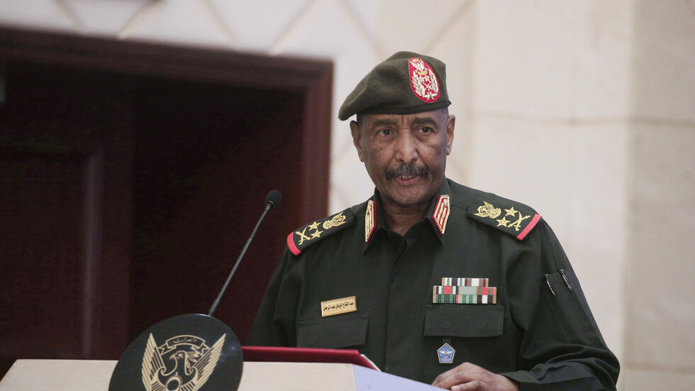 «رويترز»: البرهان يطلب من غوتيريش تغيير المبعوث الخاص في السودان