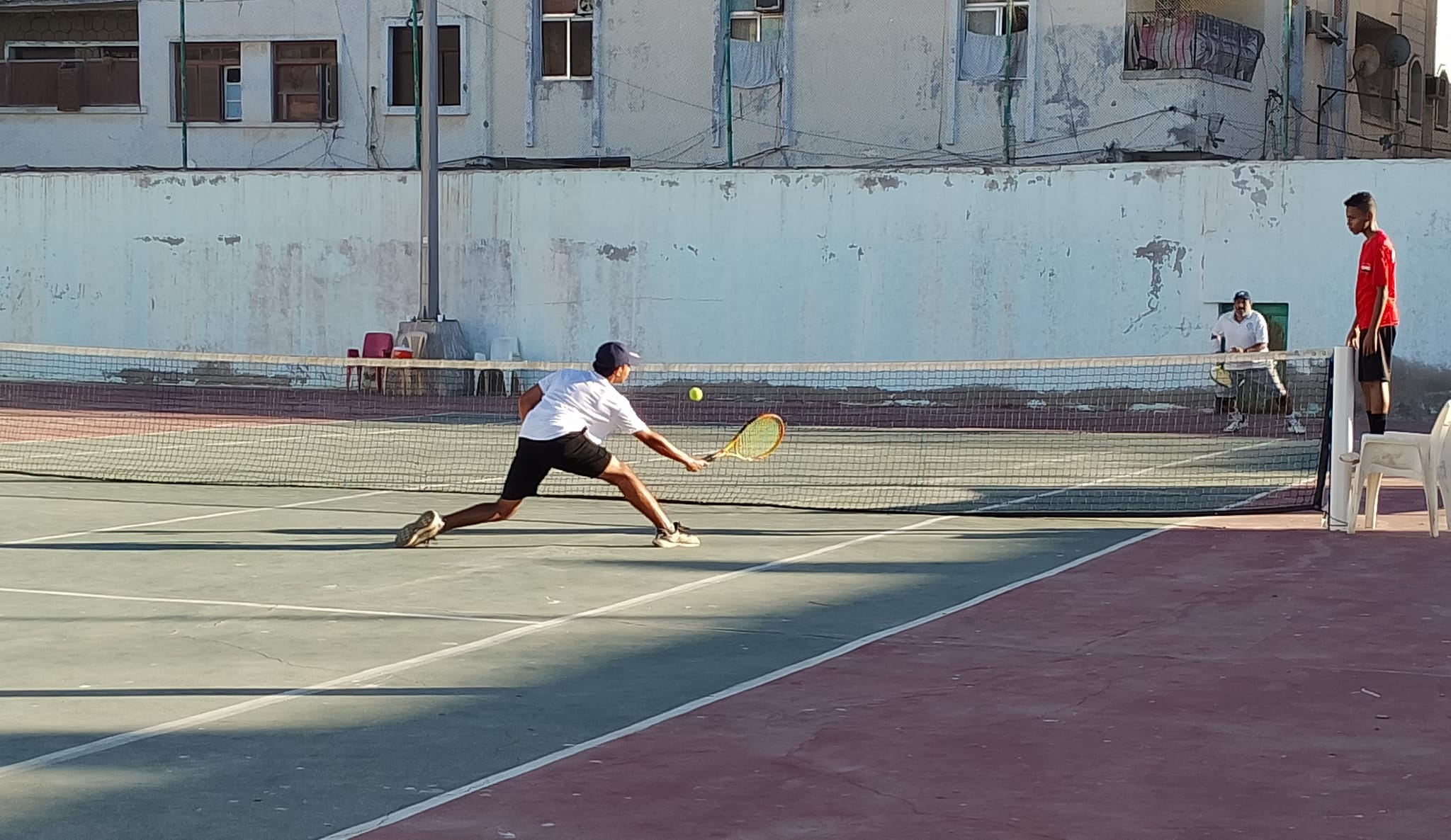 تواصل منافسات البطولة السادسة بنادي التنس العدني 