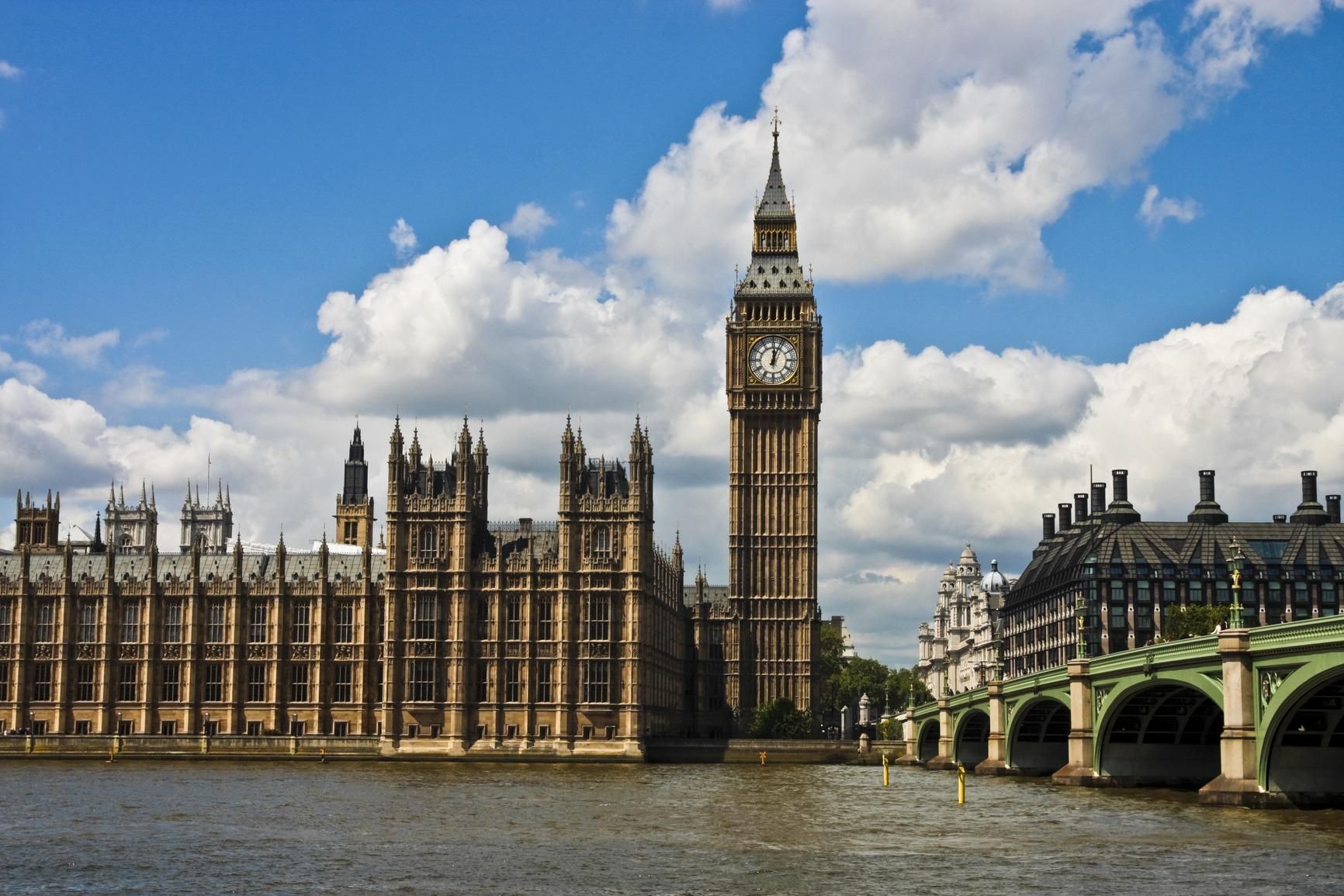ساعة بيج بن في لندن تبدأ عملها.. اعرف أبرز أبراج الساعة في العالم 