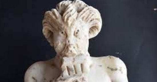 اكتشاف تمثال لمعبود روماني بمقبرة للتماثيل في إسطنبول 