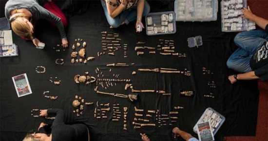 نقوش عمرها 300 ألف عام في كهف إفريقي تكشف تطور المعتقدات البشرية 