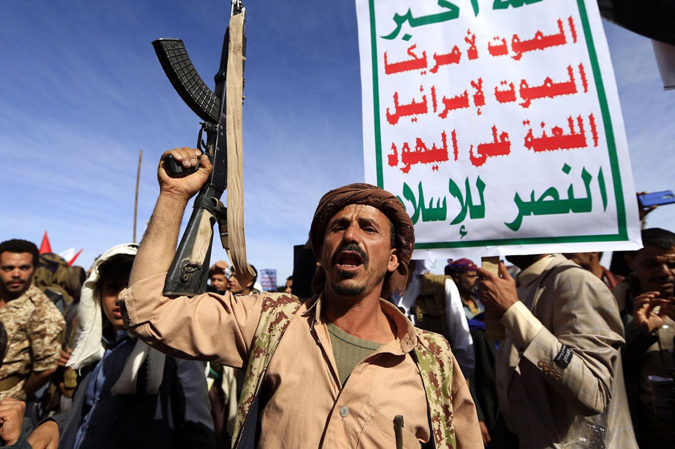 معهد أميركي: جلوس الحوثيين على طاولة المفاوضات يهدف إلى إضعاف نفوذ الحكومة المعترف بها وتعزيز مواردهم المالية