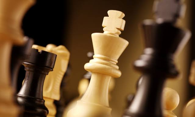 جائزة نوبل في يوم الشطرنج العالمي: نظرية اللعبة مفيدة في التحليل الاقتصادي