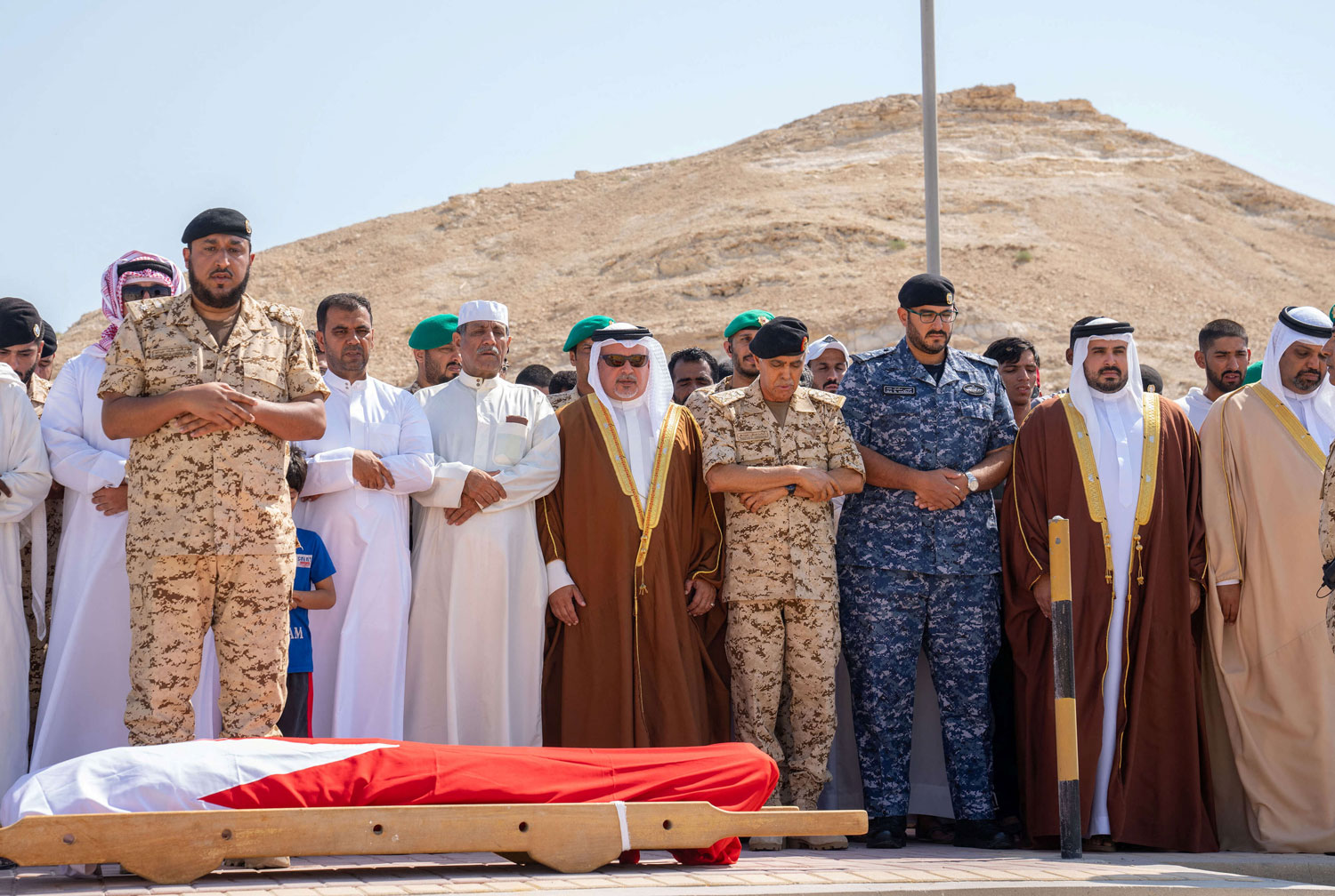 كاتب عماني يوضح أسباب استهداف الحوثيين للقوات البحرينية في السعودية ويكشف عن  مصير المفاوضات