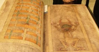 أكبر مخطوطات العصور الوسطى.. ارتفاعها 3 أقدام وتوجد بمكتبة السويد الوطنية 
