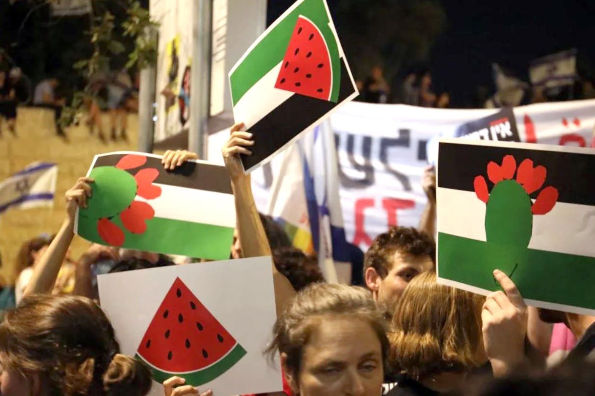 البطيخ الأحمر رمز فلسطيني متجذر للمقاومة والتحايل على الخوارزميات 