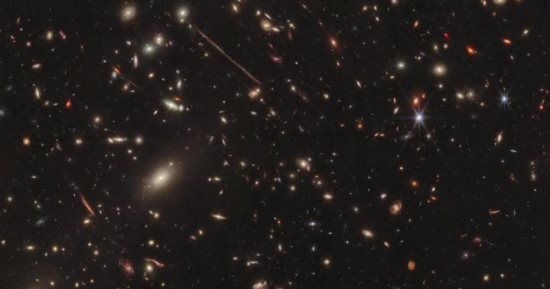 أصغر مجرات الكون تحتوي على أكبر مصانع النجوم.. لهذه الأسباب 