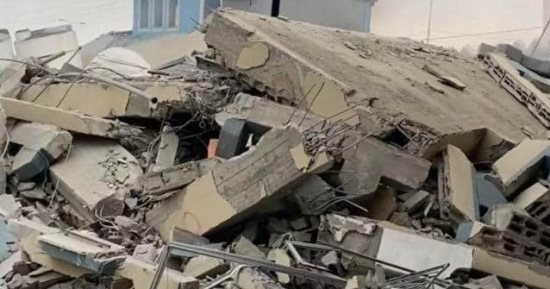 قوات الاحتلال الإسرائيلي تدمر مسجد الشهداء في خان يونس جنوب قطاع غزة 