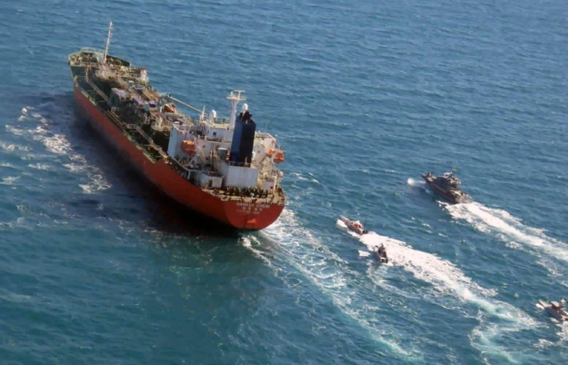 هجمات متصاعدة في البحر الأحمر.. هل شارك قراصنة صوماليون في اختطاف سفينة تجارية؟