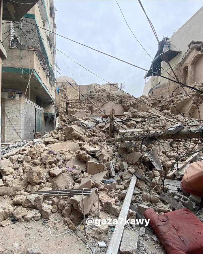 عمره 217 عامًا.. قوات الاحتلال الإسرائيلي تقصف مبنى سيباط العلمي بغزة 