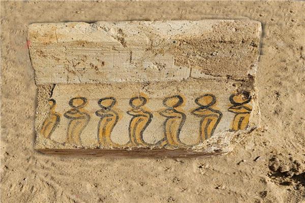 اكتشاف أثري جديد في البهنسا بالمنيا المصرية 