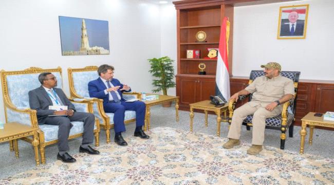 العميد طارق صالح يلتقي نائب منسق الشؤون الإنسانية للأمم المتحدة في اليمن