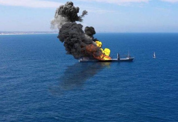 ميليشيا الحوثي تتبنى استهداف سفينة أمريكية في خليج عدن
