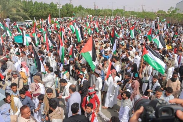 مئات الآلاف من اليمنيين يشاركون في مظاهرات احتجاجية تضامنا مع الشعب الفلسطيني وينددون بجرائم الاحتلال الإسرائيلي في قطاع غزة 