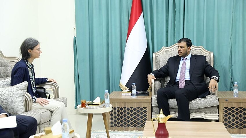 عضو الرئاسي عبدالله العليمي يستقبل سفيرة فرنسا لدى اليمن