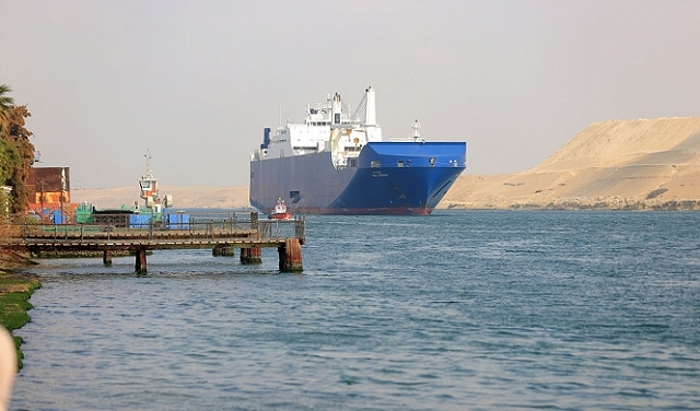 انخفاض حجم التجارة عبر قناة السويس بنسبة 42 في المائة الشهرين الماضيين بسبب هجمات الحوثيين