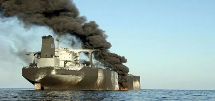 هجوم حوثي جديد يستهدف سفينة تجارية في البحر الأحمر