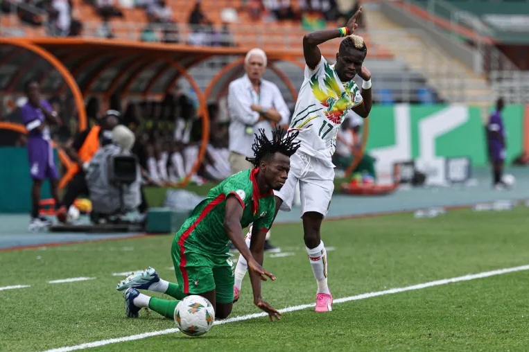 كأس أمم إفريقيا.. مالي تُقصي بوركينا فاسو وتضرب موعداً مع ساحل العاج في ربع النهائي  