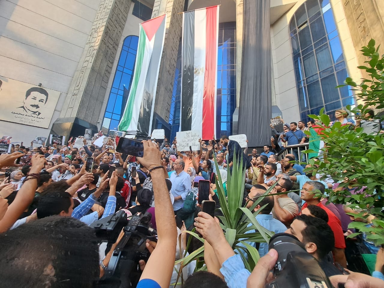 نقابة الصحفيين المصريين تطالب بإلغاء الاتفاقيات مع الاحتلال وطرد السفير
