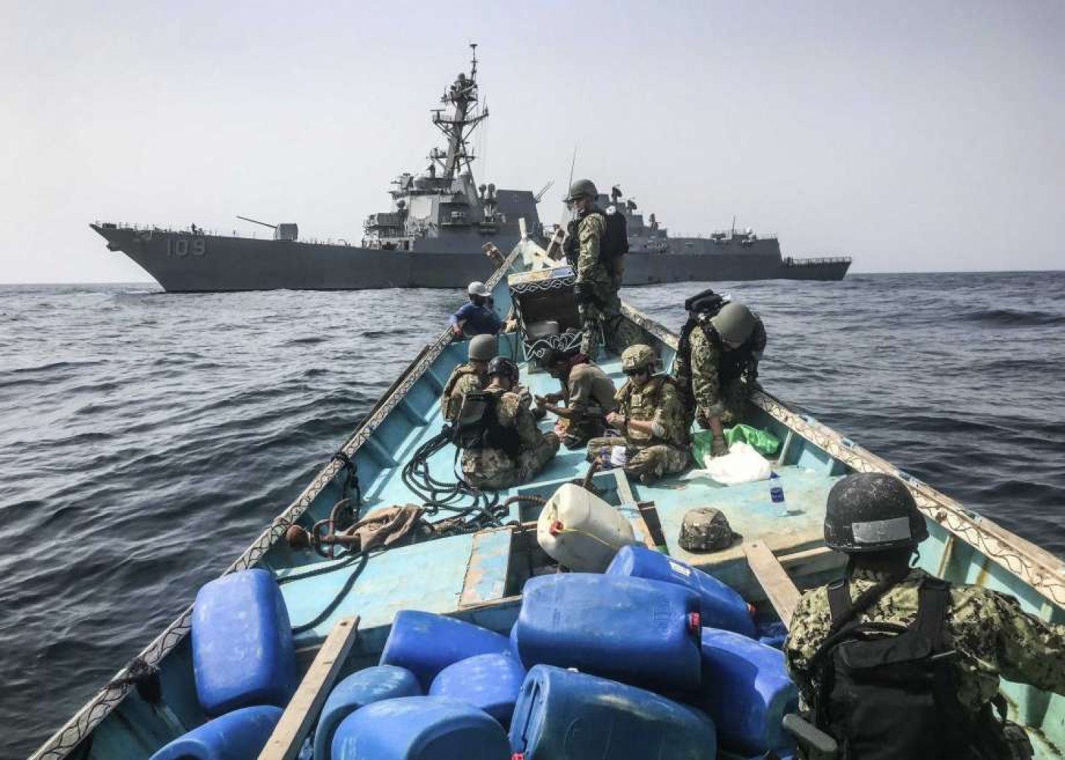 ضبط قارب يحمل أسلحة إيرانية لميليشيا الحوثي 