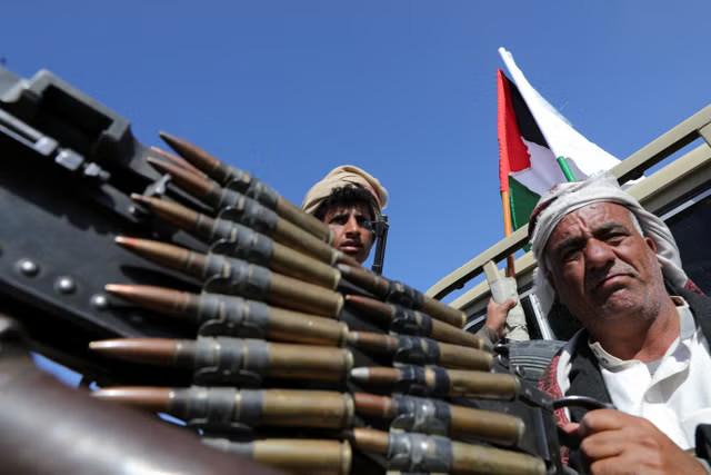 المواطنون في صنعاء تظاهرات تدعم غزة وترفض بقاء سلطة المليشيات الحوثية المصنفة دوليا 