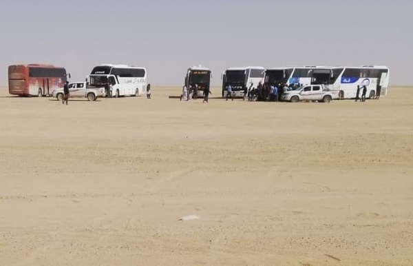 ميليشيا الحوثي تمنع بالقوة عبور المركبات عبر طريق مأرب- صنعاء 