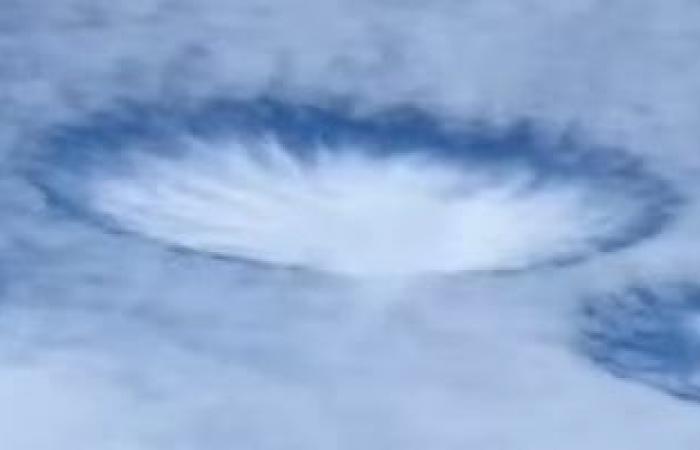 ناسا تلتقط ثقوبًا غريبة في السحب وتكشف حقيقة ربطها بالأجسام الطائرة المجهولة 