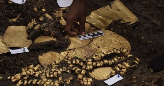 اكتشاف مقبرة تحتوي على قطع ذهبية من 750 عامًا بموقع أثرى في بنما 