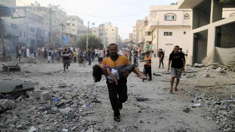 كانوا ينتظرون المساعدات في غزة.. استشهاد حوالي 29 فلسطيني في هجمات إسرائيلية