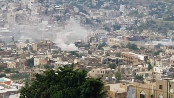 إصابة 3 مدنيين بقصف حوثي استهدف حياً سكنياً شمالي تعز