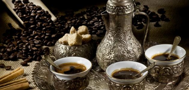 القهوة العربية مفيدة أم ضارة؟ مؤشر حيوي يحسم الجدل