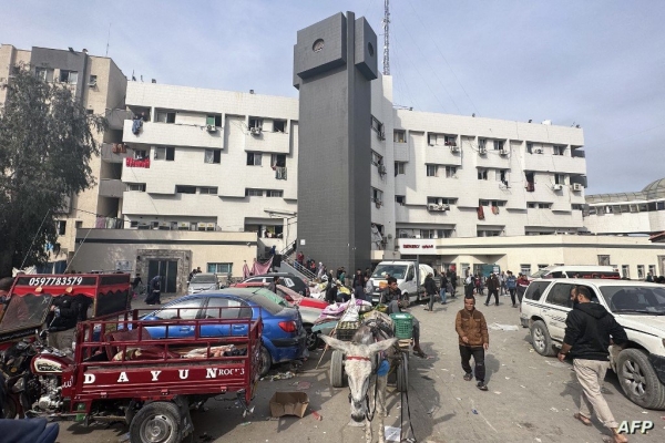 حكومة غزة: الاحتلال قتل أكثر من 100 شخص داخل مجمع الشفاء 