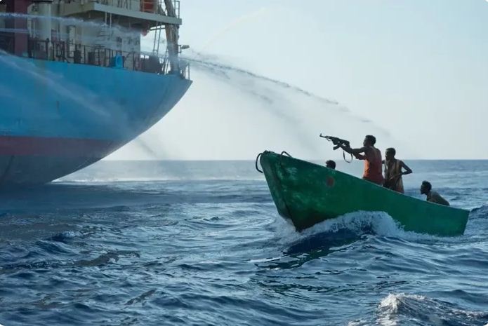 موقع مونيتور الأمريكي: 20 حادثة قرصنة منذ بدء الهجمات الحوثية البحرية 