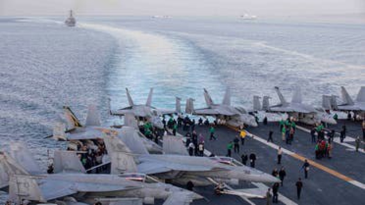 البحرية الأمريكية تؤكد استمرارها في توفير الدعم للسفن وتتحدث عن تراجع عمليات الحوثيين