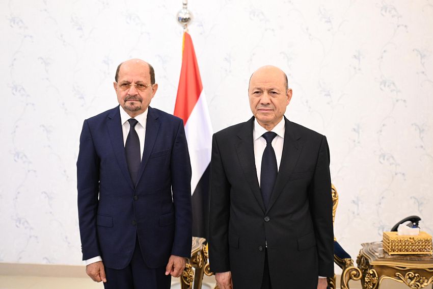 وزير الخارجية وشؤون المغتربين يؤدي اليمين الدستورية أمام رئيس مجلس القيادة
