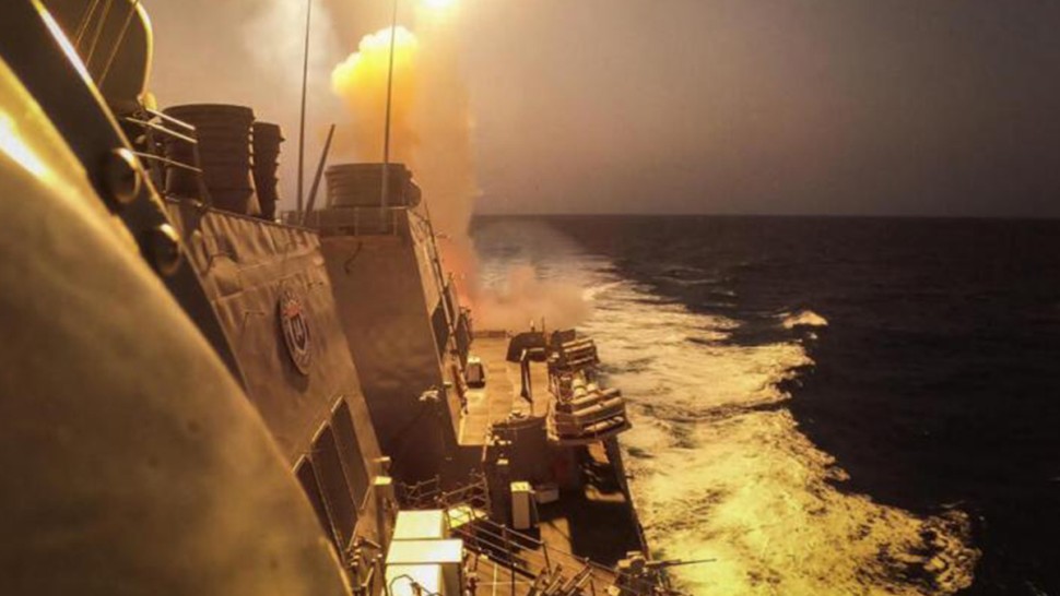 الجيش الأمريكي يعلن تدمير صاروخ باليستي ومُسيّرتين للحوثيين 