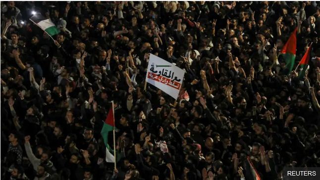 الأردن.. مظاهرات ودعوات إلى مواصلة حصار سفارة الاحتلال