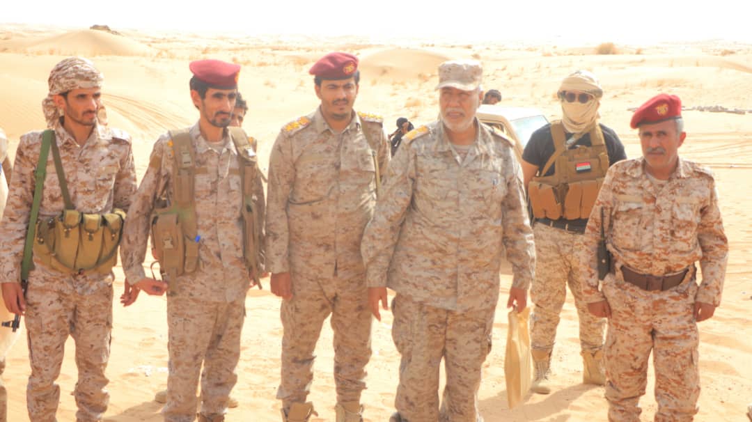  مساعد قائد المنطقة العسكرية الثالثة العميد حسن الفهد يتفقد منتسبي المنطقة جنوب مأرب