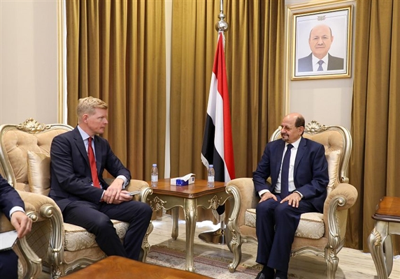 وزير الخارجية يشدد على ضرورة إعادة النظر في التعاطي الأممي مع مليشيات الحوثي 