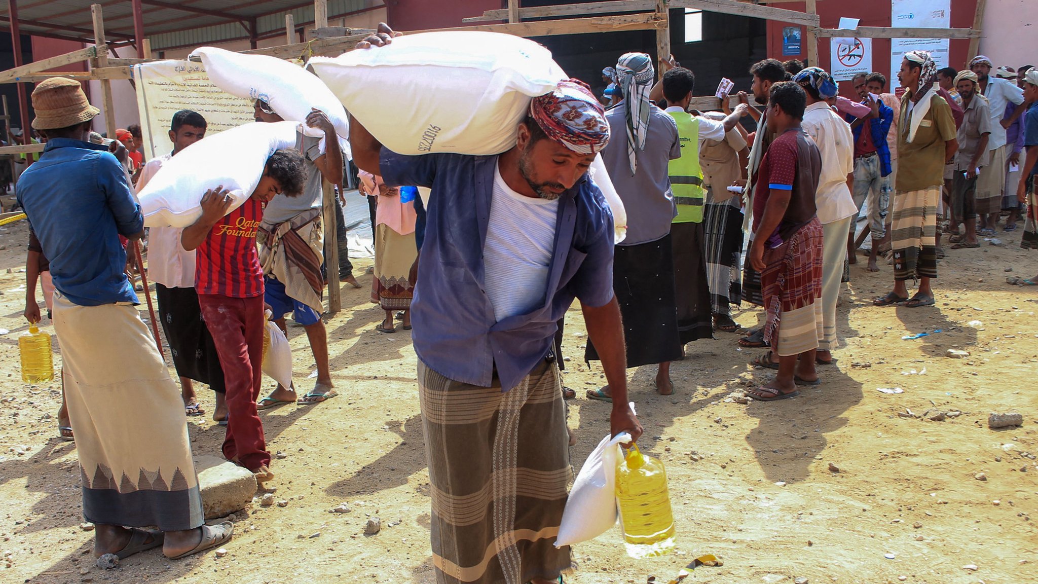 تقرير حديث يرصد حيل الحوثي في نهب المساعدات الإنسانية والإغاثية