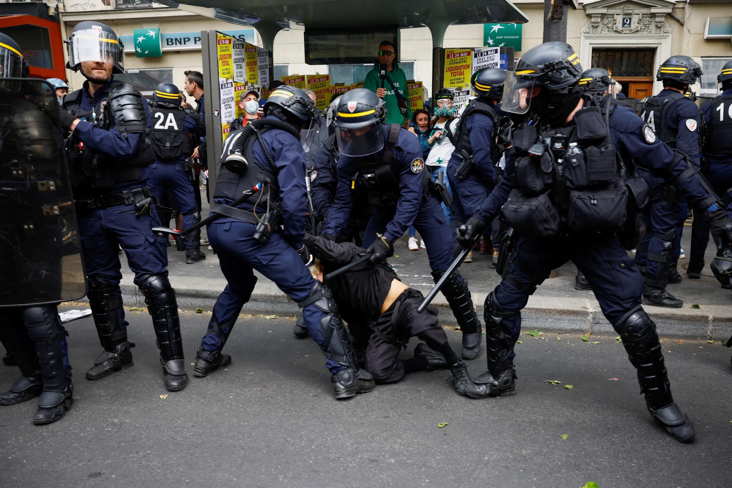 فرنسا.. مواجهات بين الشرطة ومحتجين رافضين للحرب على غزّة